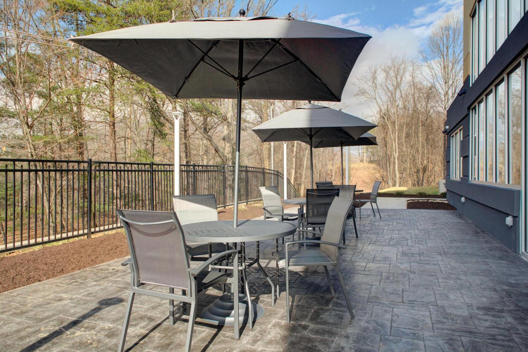 Fairfield Inn & Suites By Marriott Roanoke Salem Exterior photo